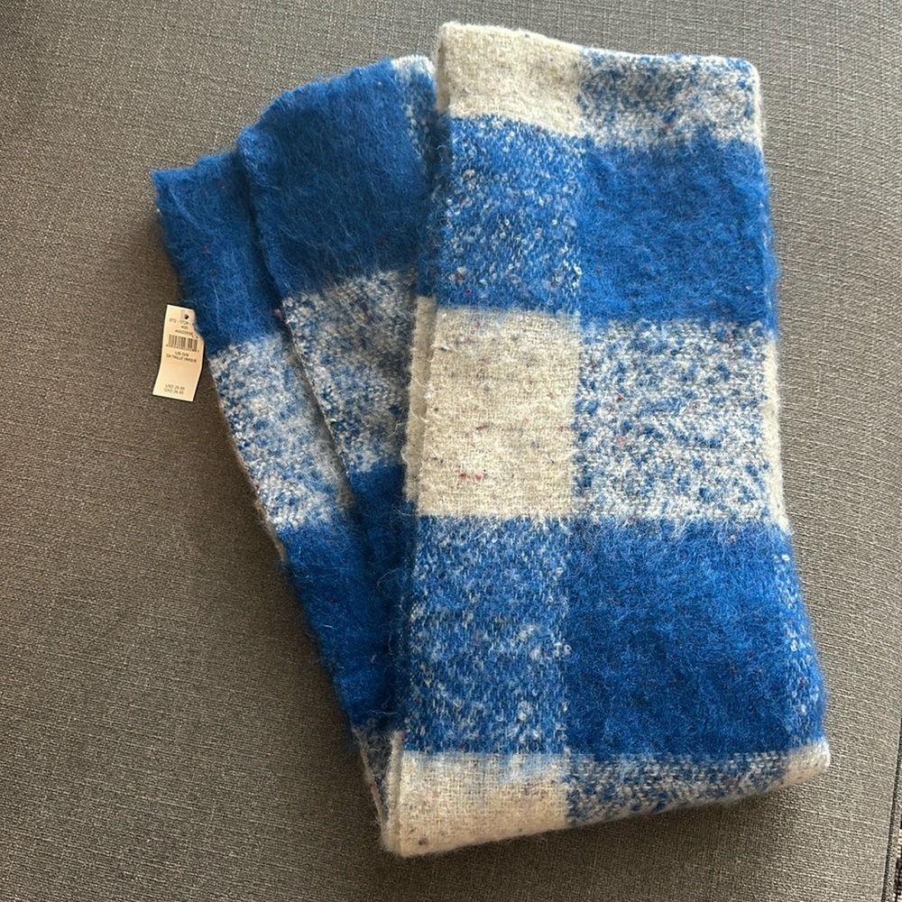 Blue scarf //Aerie